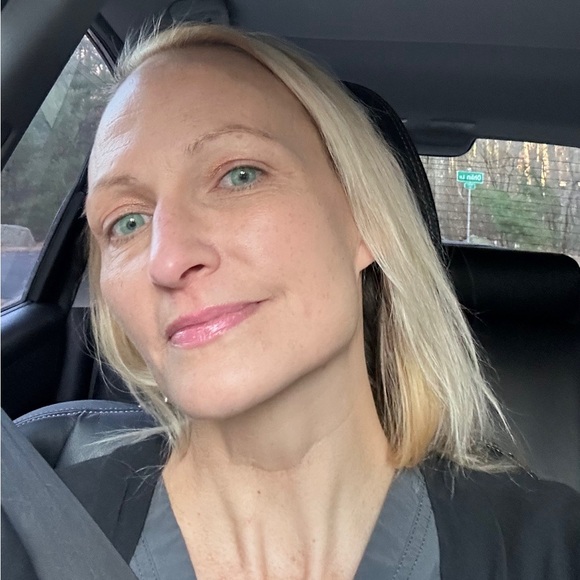 Meet your Posher, Cori - Picture 2 of 2